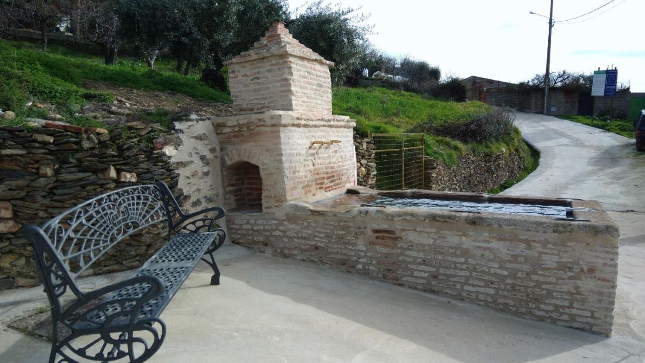 Casa Rural La Colmena Del Geoparque Navatrasierra 外观 照片