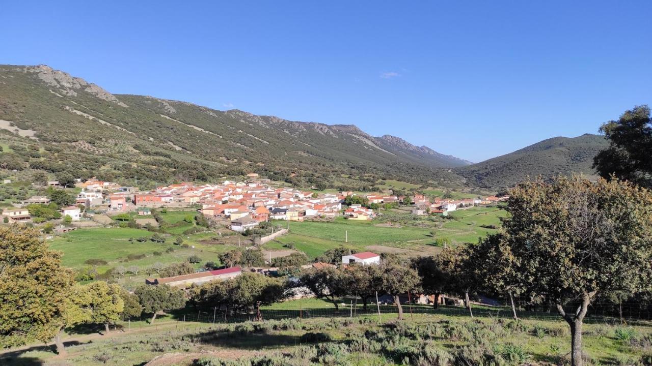 Casa Rural La Colmena Del Geoparque Navatrasierra 外观 照片